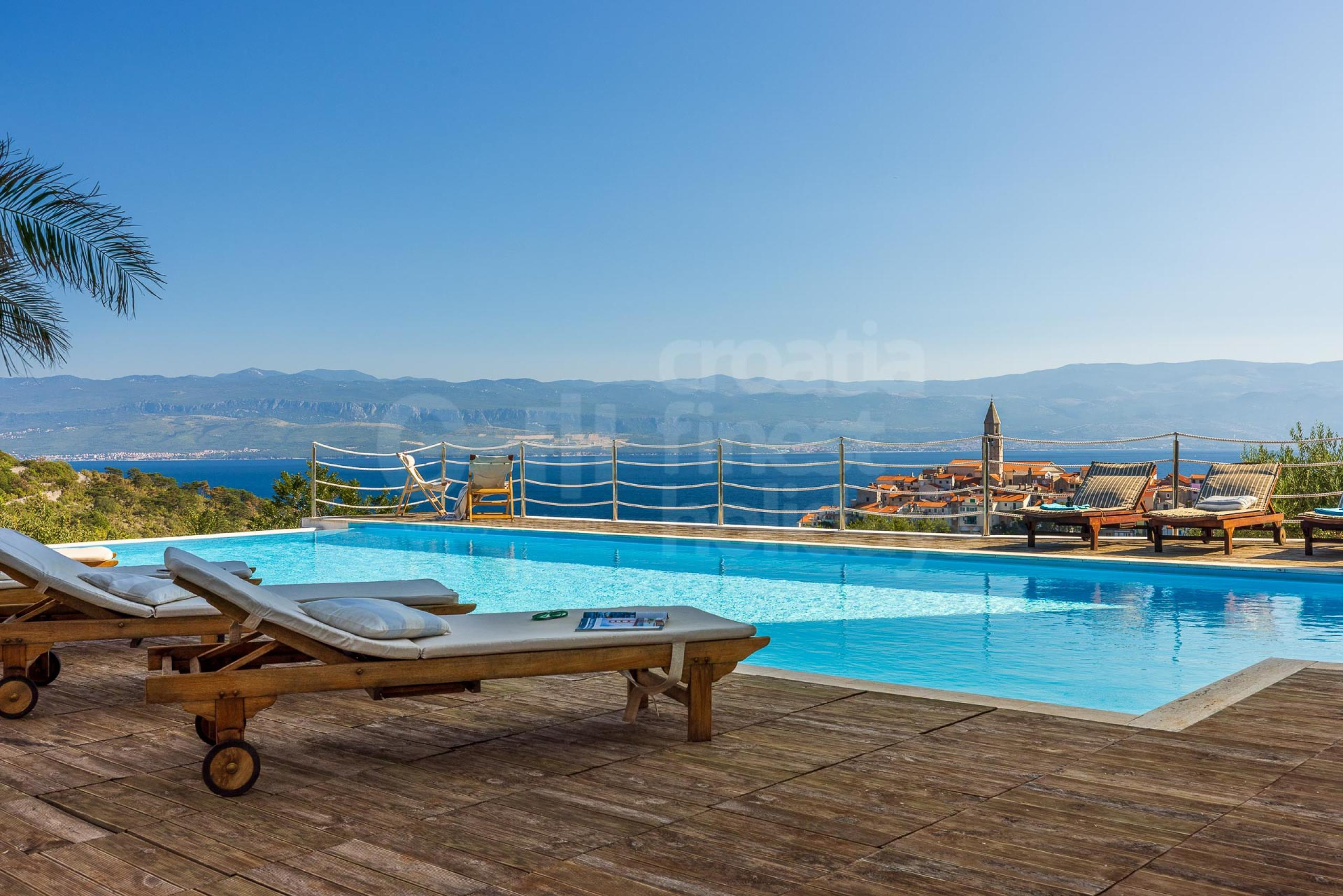 Villa Verbanicum offers breathtaking views of the bay and the Adriatic Sea