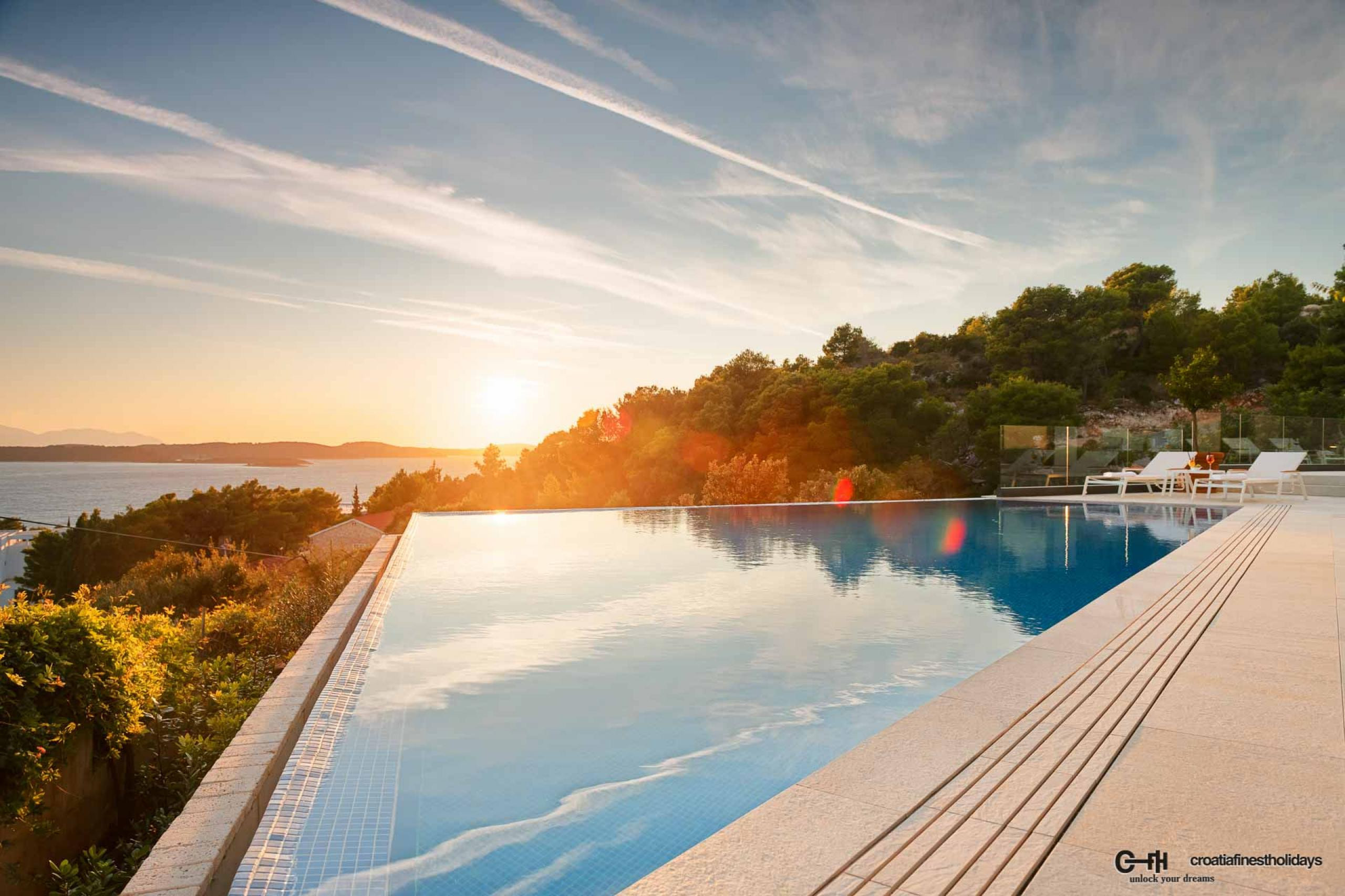 Modern 4 bedroom villa in town Hvar