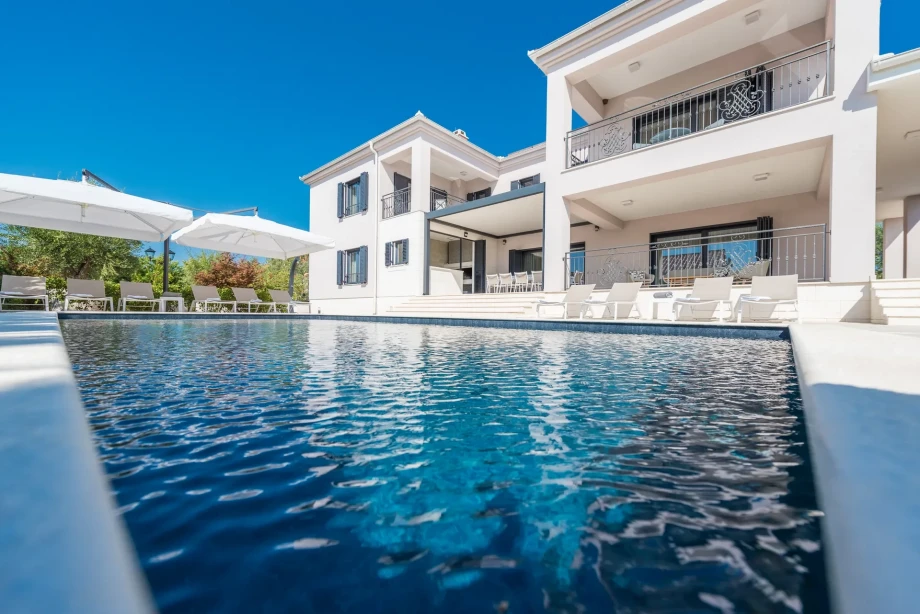 Villa Dore by Croatia Finest Holidays - luxury villa with outdoor swimming pool and jacuzzi near Zadar