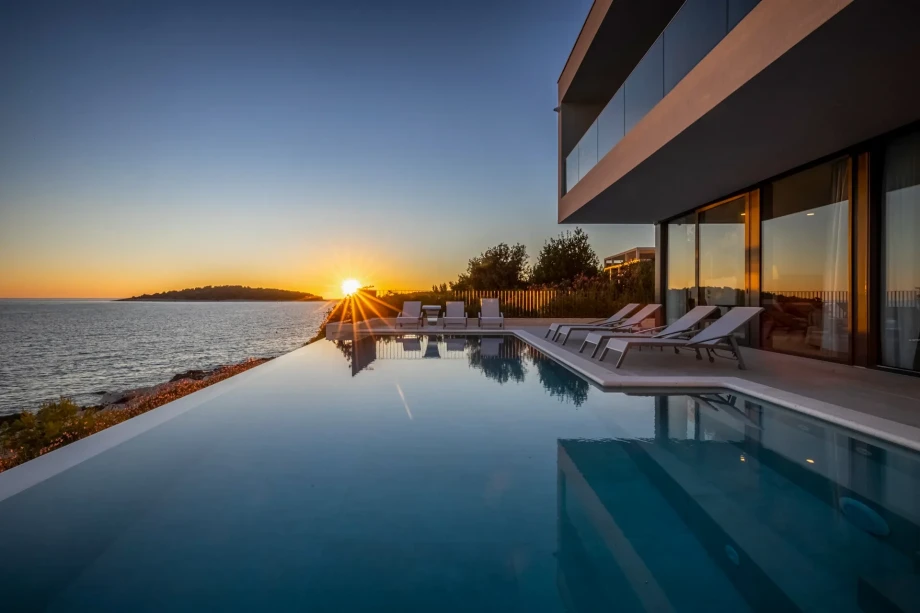 Villa Miracle