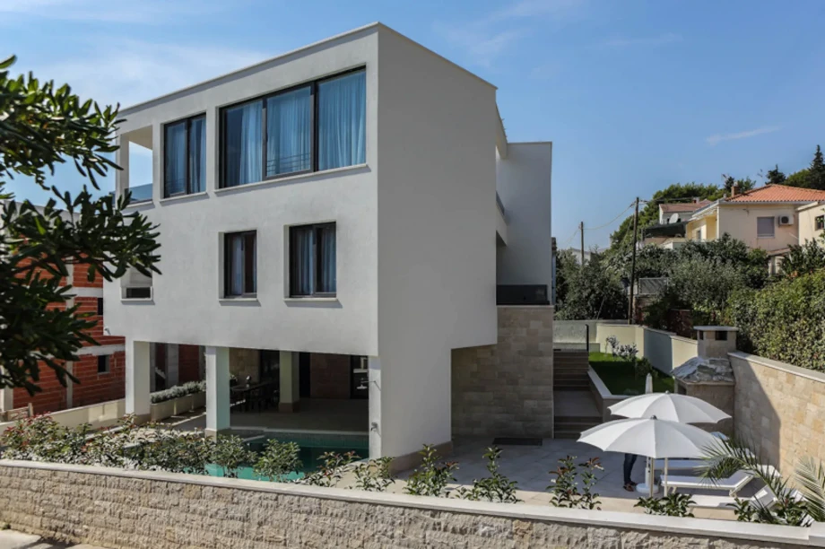 Villa Novela by Croatia Finest Holidays - modern villa with swimming pool, jacuzzi, sauna and gym in Trogir on Ciovo