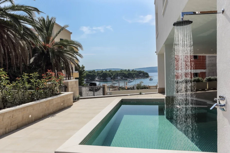 Villa Novela by Croatia Finest Holidays - modern villa with swimming pool, jacuzzi, sauna and gym in Trogir on Ciovo