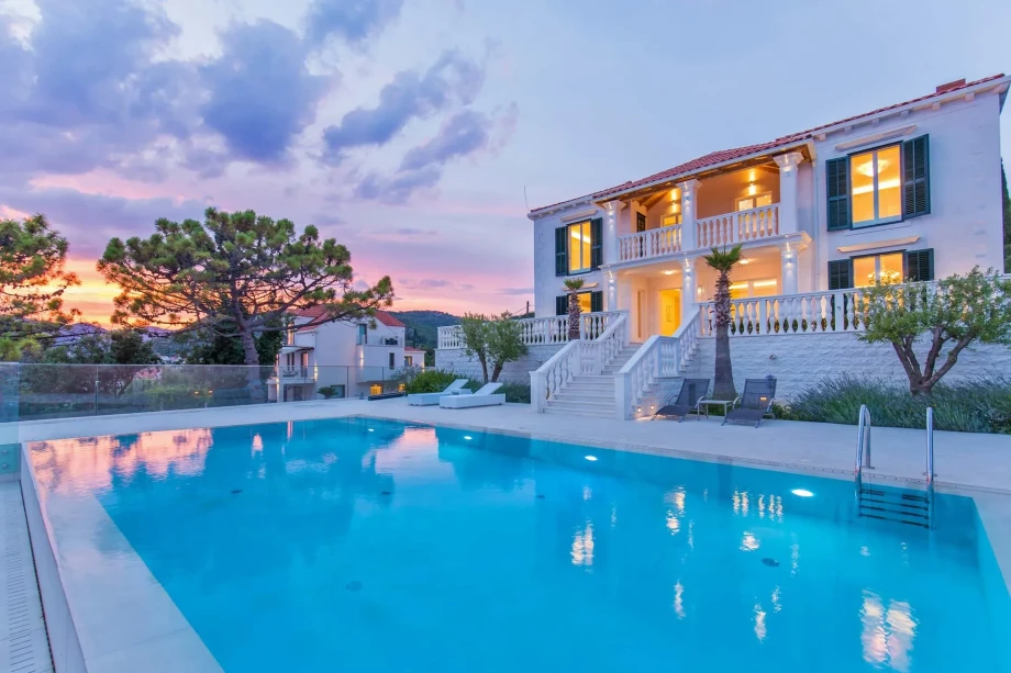 Villa Velvet by Croatia Finest Holidays - spacious villa with outdoor swimming pool in Dubrovnik area