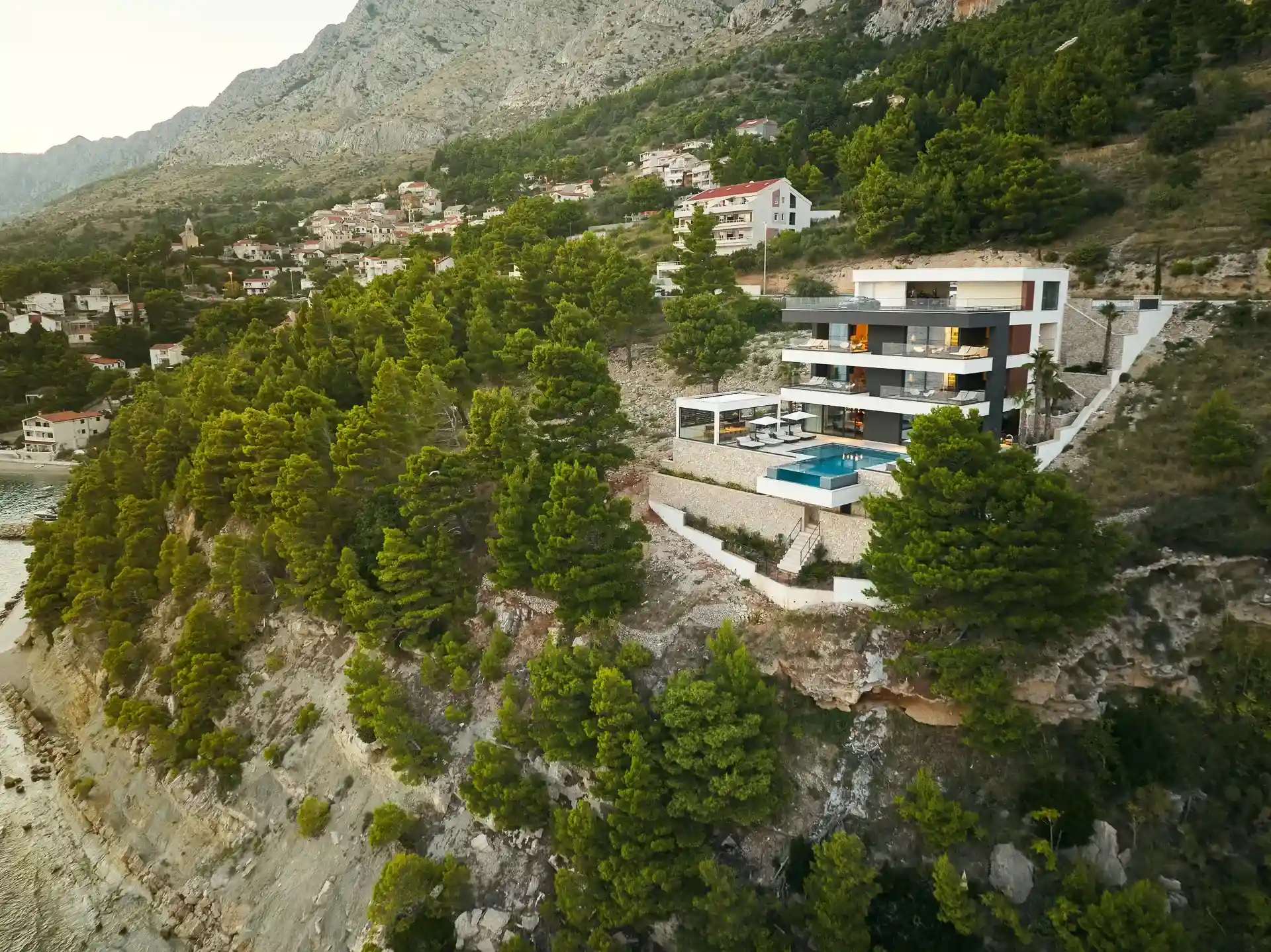 Luxury rental villa with private parking, beach access and sea view Muse near Omis