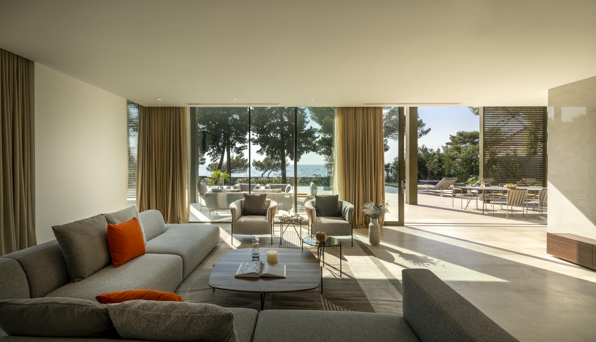 Modern living room in Villa Lani in Istria filled with stylish furniture and a bright, inviting ambiance.