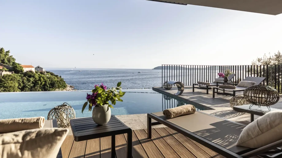 Infinity swimming pool terrace with sun loungers.