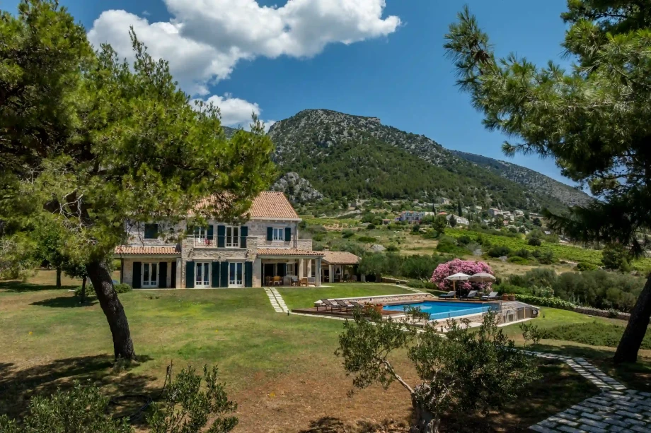 Villa Beachfront Oasis by Croatia Finest Holidays - villa with private property and swimming pool by the beach on island Brac