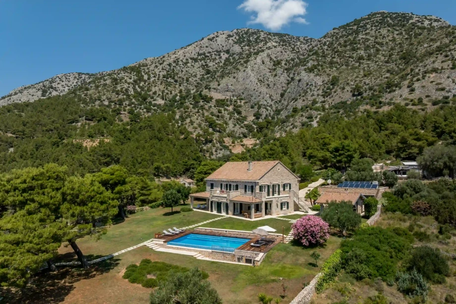 Villa Beachfront Oasis by Croatia Finest Holidays - villa with private property and swimming pool by the beach on island Brac