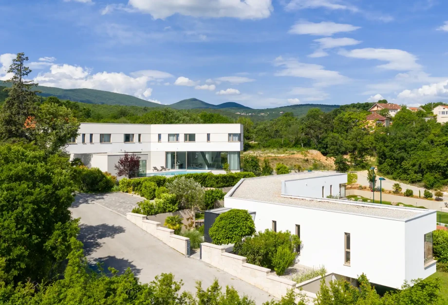 Aerial perspective of the contemporary villa complex set among lush greenery, combining modern architecture with the quiet natural surroundings of inland Dalmatia